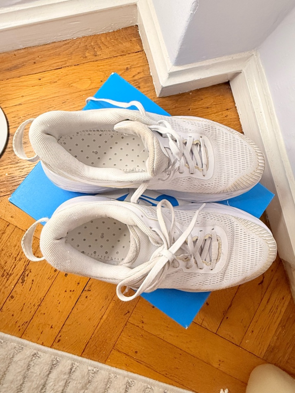 Hoka One One Bondi 7 White Bottom /White Upper Womans size 7 - Picture 12 of 14